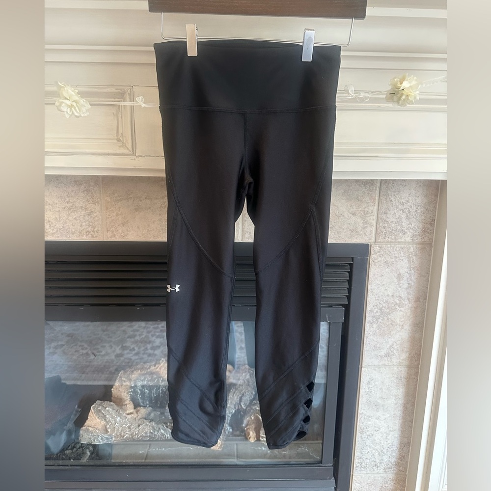 Under Armour Women’s Black Performance Capri Leggings